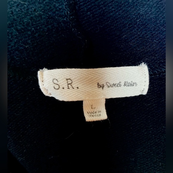 Cropped Light Weight Sweater - Picture 5 of 6
